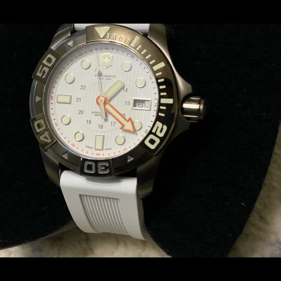 Victorinox Swiss Army 24559 Dive Master 